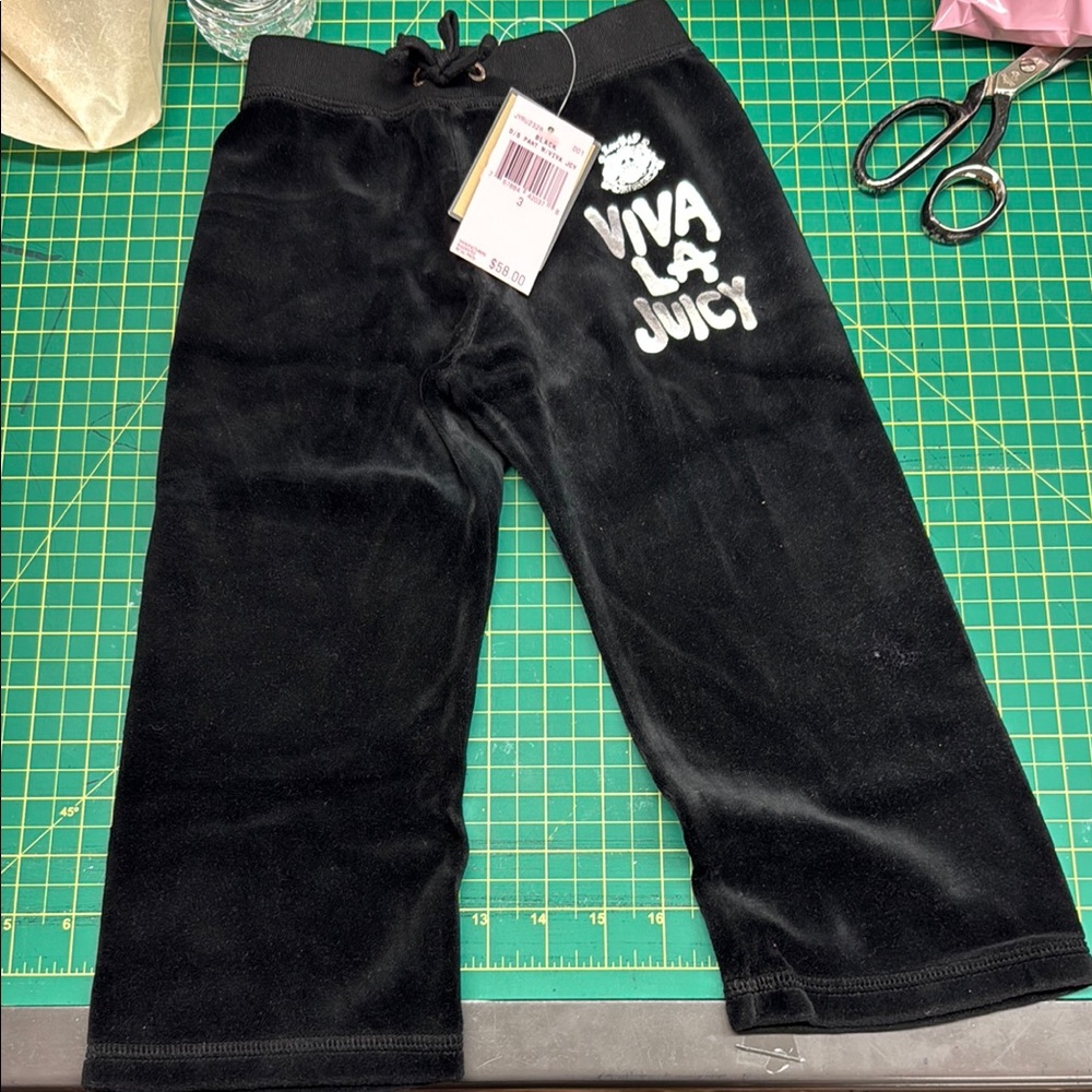 Juicy Couture Kids 'Viva La Juicy' Black Velour Sweatpants